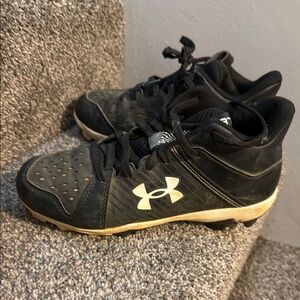 Under Armour Black Sneakers Sleek Athletic Design